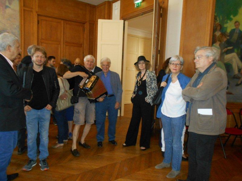 Autour d'un verre à la mairie